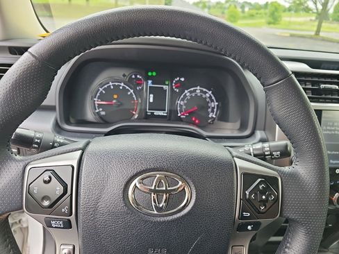 Used 2024 Toyota 4Runner SR5 AWD/4WD image 22
