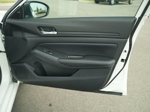 Used 2025 Nissan Altima 2.5 SV FWD image 20
