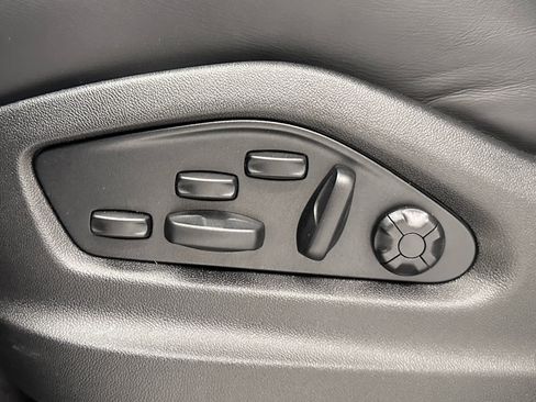 Used 2025 Porsche Cayenne S AWD/4WD image 12
