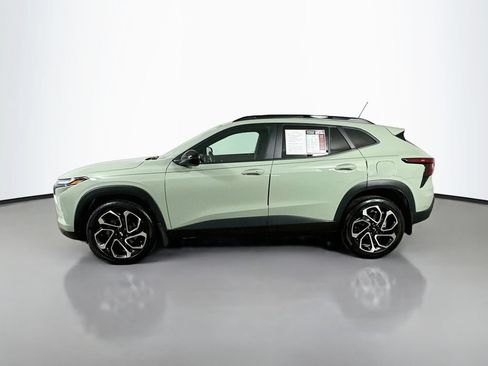 Used 2024 Chevrolet Trax RS w/ Sunroof Package FWD image 5