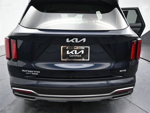 Certified 2023 Kia Sorento EX image 9