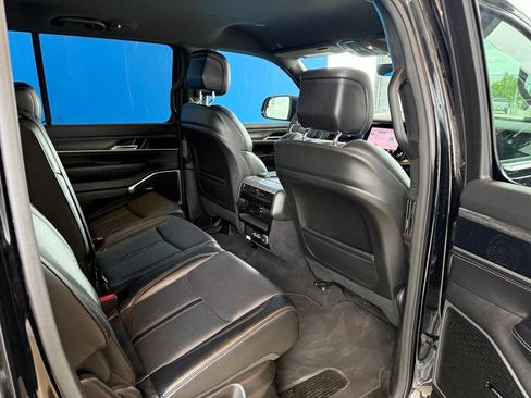 Used 2024 Jeep Wagoneer L Series III w/ Flexible Seating Group AWD/4WD image 11