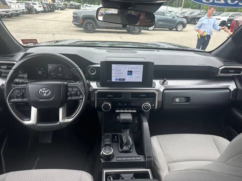 Used 2025 Toyota 4Runner SR5 AWD/4WD image 16
