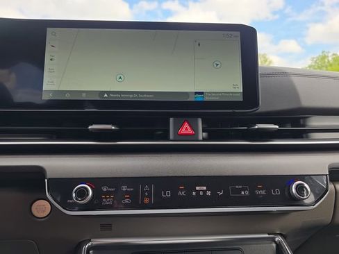 New 2026 Kia Carnival EX FWD image 10