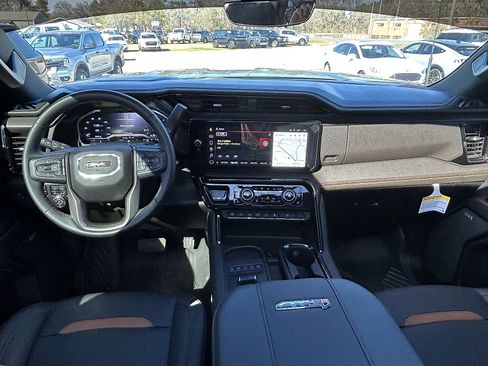 Used 2025 GMC Sierra 2500 AT4 w/ AT4 Premium Plus Package image 9