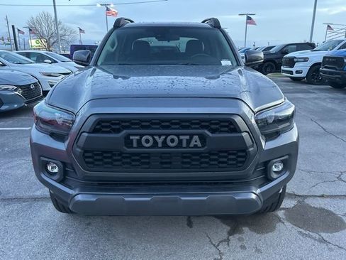 Used 2018 Toyota Tacoma SR w/ SR Convenience Package image 2