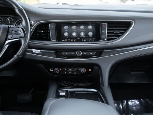 Used 2023 Buick Enclave Essence image 27