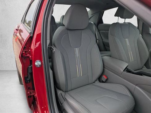 Certified 2025 Hyundai Elantra Sport FWD image 19