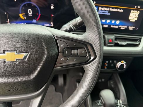 Used 2025 Chevrolet TrailBlazer LS w/ LS Convenience Package AWD/4WD image 17