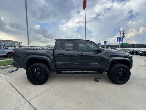 Used 2024 Toyota Tacoma SR5 AWD/4WD image 8