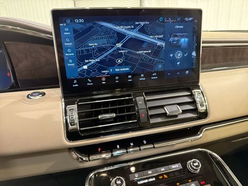 Used 2022 Lincoln Navigator Reserve image 19
