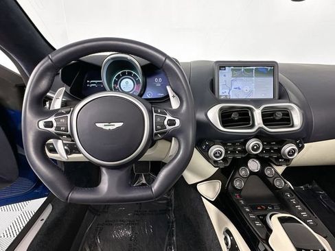 Used 2022 Aston Martin V8 Vantage Roadster RWD image 11