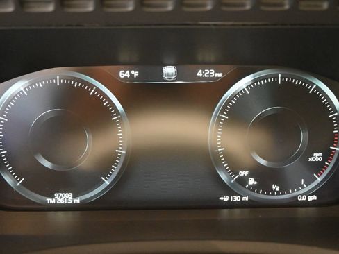 Used 2018 Volvo XC90 T6 Momentum w/ Convenience Package image 9