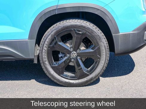 Used 2025 Volkswagen Taos SE image 12