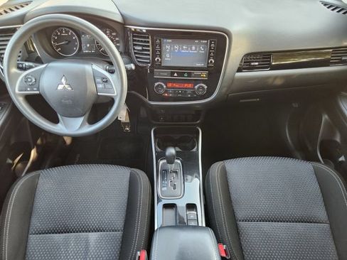 Used 2019 Mitsubishi Outlander ES FWD image 23