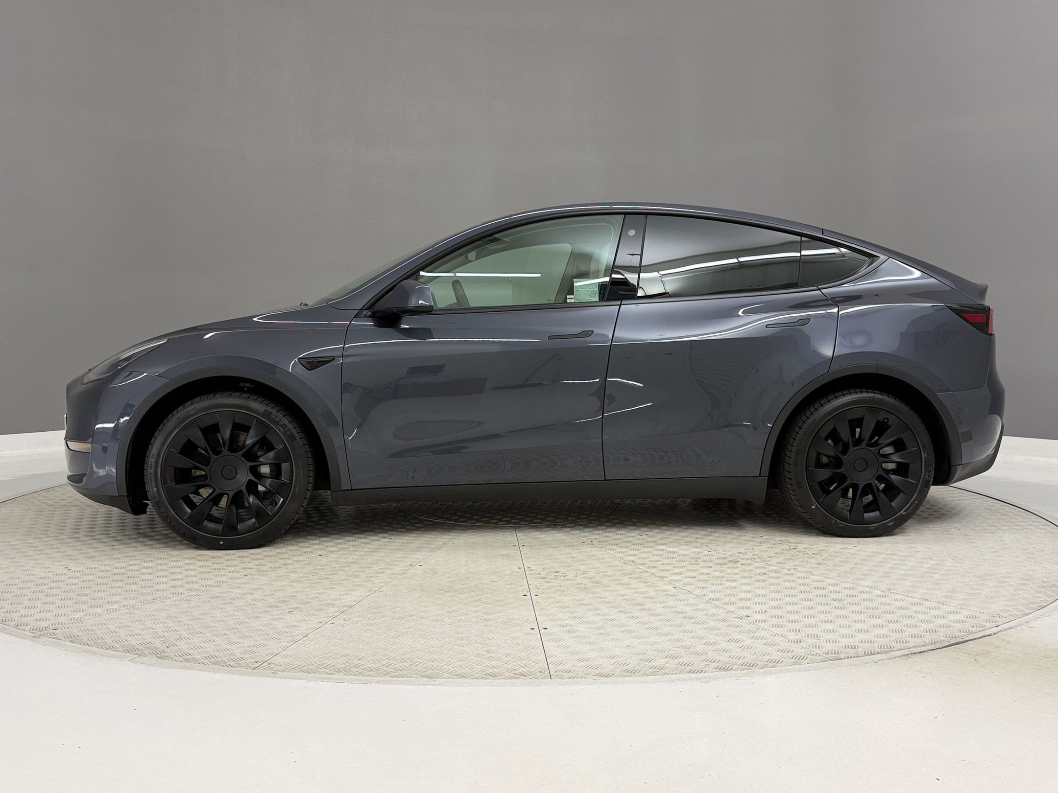 Used 2021 Tesla Model Y Long Range AWD/4WD image 2