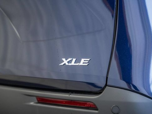 New 2026 Toyota Sienna XLE FWD image 8