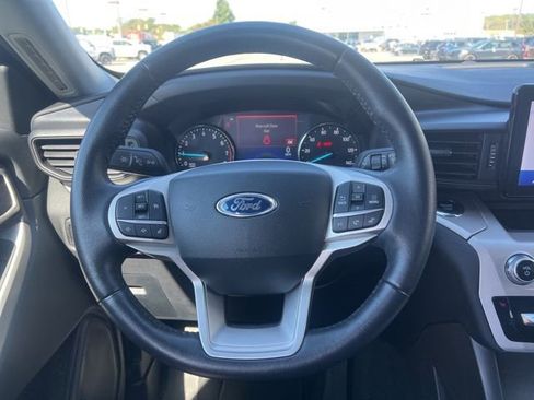 Used 2023 Ford Explorer XLT image 14