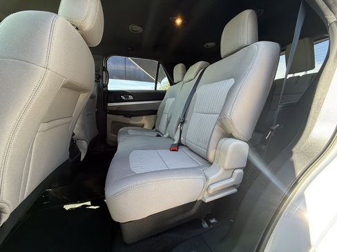 Used 2018 Ford Explorer FWD image 15