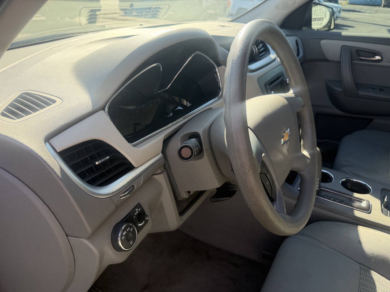 Used 2017 Chevrolet Traverse LS FWD image 9