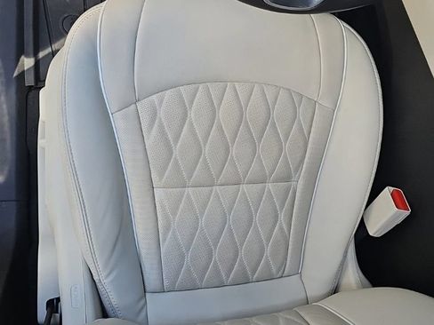 Used 2023 Buick Enclave Avenir w/ Avenir Technology Package AWD/4WD image 13