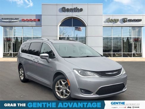 Used 2019 Chrysler Pacifica Limited image 1