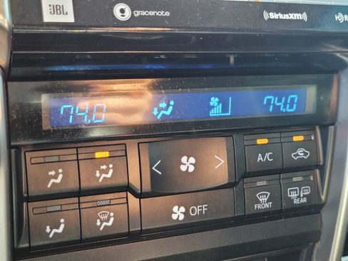 Used 2023 Toyota 4Runner Limited image 19