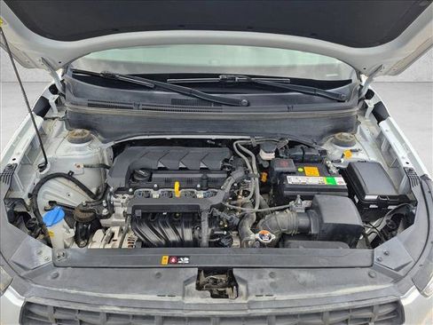 Used 2021 Hyundai Venue SE FWD image 23