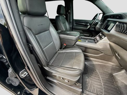 Used 2023 GMC Yukon XL Denali AWD/4WD image 33