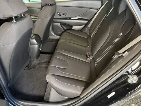 Used 2025 Hyundai Elantra Sport FWD image 21