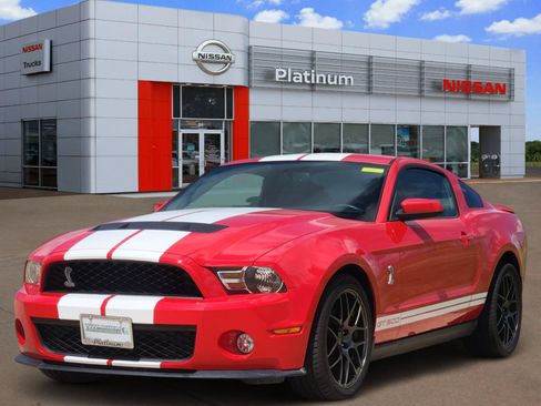 Used 2010 Ford Mustang Shelby GT500 RWD image 2