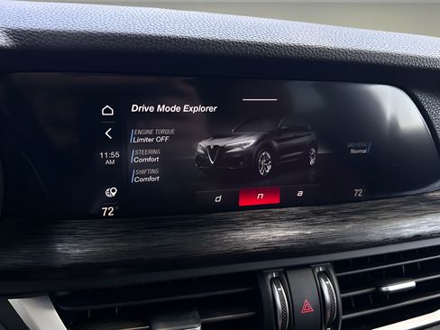 Used 2023 Alfa Romeo Stelvio Sprint RWD image 11