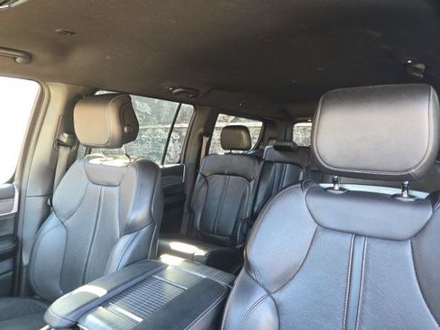 Used 2024 Jeep Wagoneer Series III AWD/4WD image 9