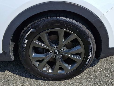 Used 2018 Hyundai Santa Fe Sport w/ 2.0T Ultimate Tech Package 05 AWD/4WD image 9