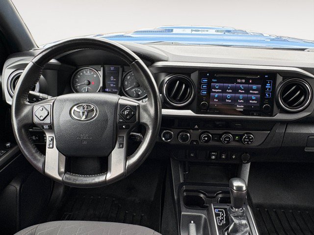 Used 2018 Toyota Tacoma TRD Sport AWD/4WD image 4