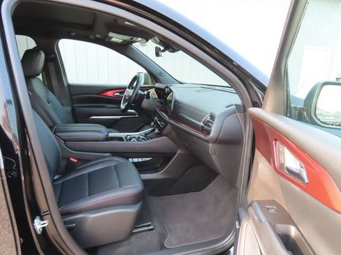 Used 2025 Chevrolet Traverse Z71 w/ Enhanced Driving Package AWD/4WD image 23