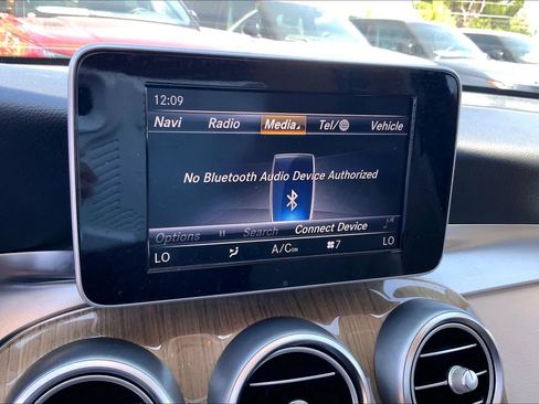 Used 2018 Mercedes-Benz GLC 300 4MATIC image 32