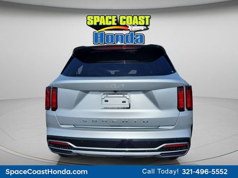 Used 2022 Kia Sorento S FWD image 4