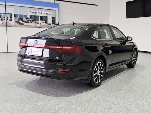 New 2026 Volkswagen Jetta SE FWD image 4