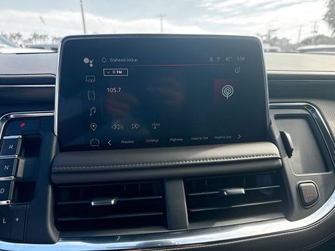 Used 2022 GMC Yukon SLT w/ SLT Luxury Package image 16