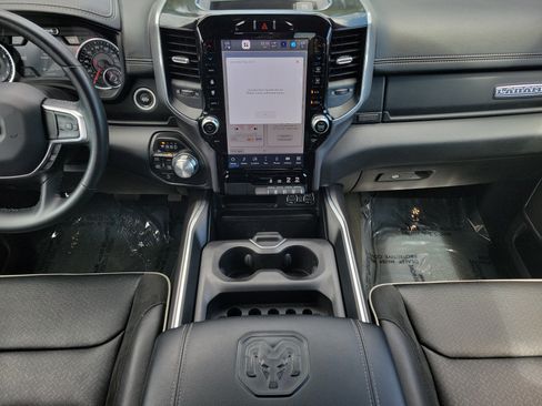 Used 2022 RAM 1500 Laramie AWD/4WD image 18