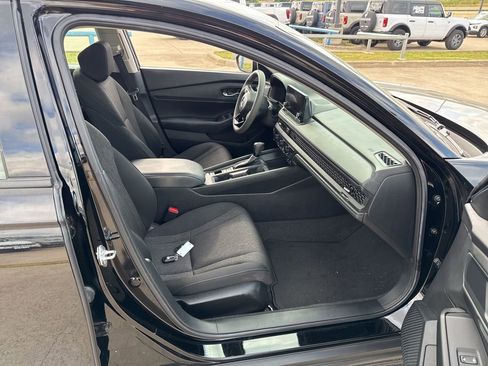 Used 2023 Honda Accord EX image 11