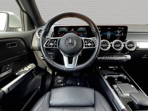Used 2022 Mercedes-Benz EQB 300 4MATIC w/ Exclusive Package image 8