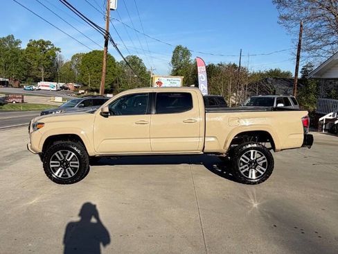 Used 2016 Toyota Tacoma SR5 w/ SR5 Appearance Package (SN) image 2