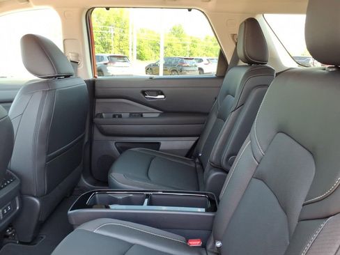 New 2026 Nissan Pathfinder SL AWD/4WD image 8