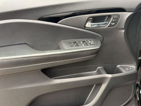 Used 2017 Honda Pilot Touring image 13