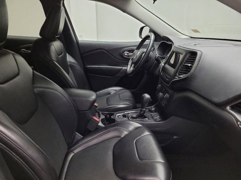 Used 2019 Jeep Cherokee Latitude Plus image 21