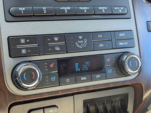 Used 2011 Ford F250 Lariat w/ Lariat Interior Pkg image 18