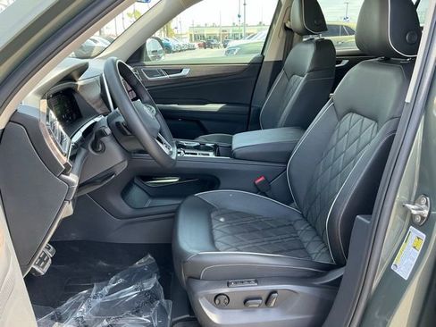 Used 2025 Volkswagen Atlas SEL Premium R-Line AWD/4WD image 16