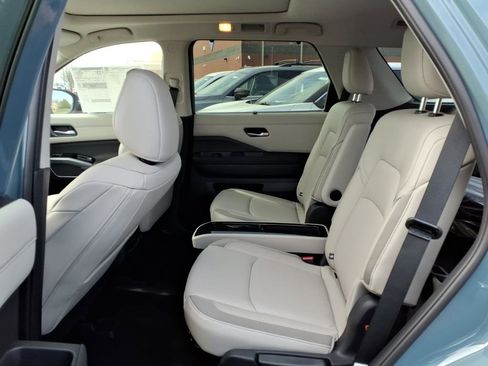 New 2026 Nissan Pathfinder SL image 29